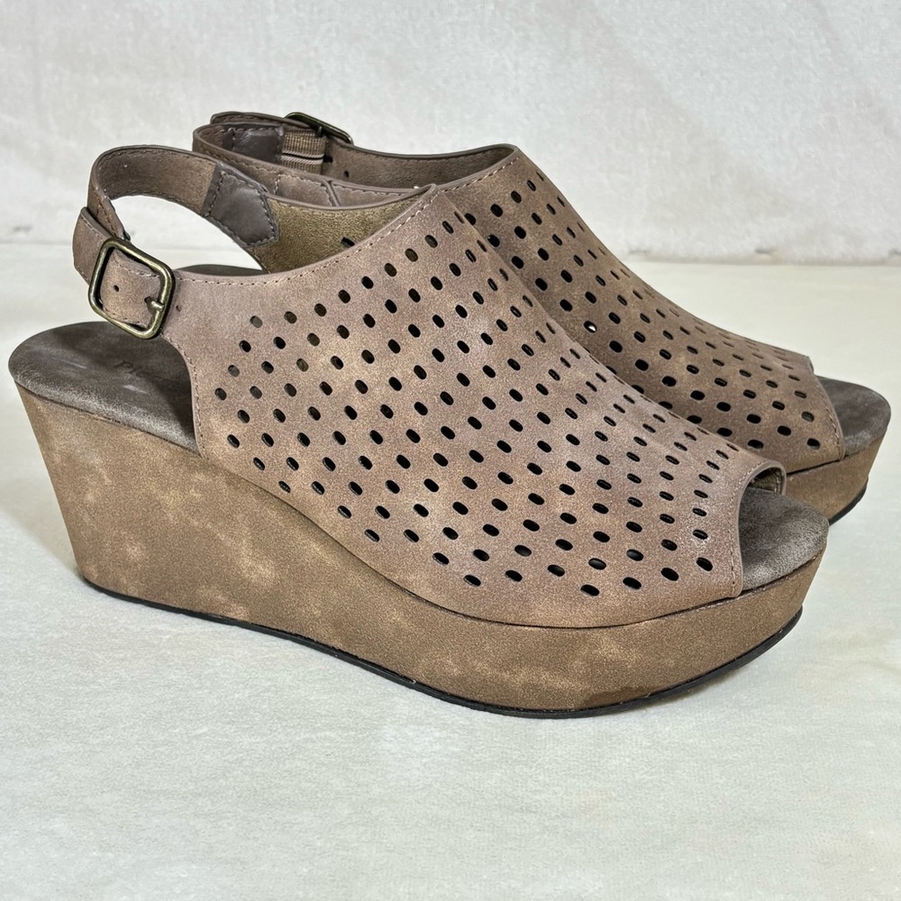 Women’s Pierre Dumas Cutout Taupe Platform Wedge Sandals Size 9